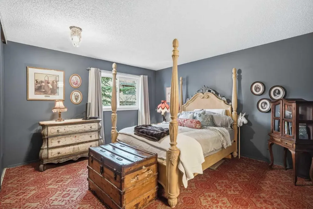 5810 Patina Drive SW Calgary AB T3H 2Y6