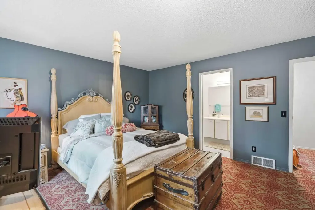 5810 Patina Drive SW Calgary AB T3H 2Y6