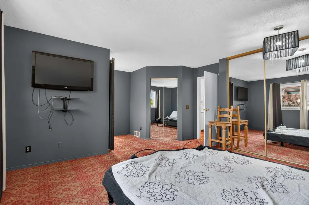 5810 Patina Drive SW Calgary AB T3H 2Y6