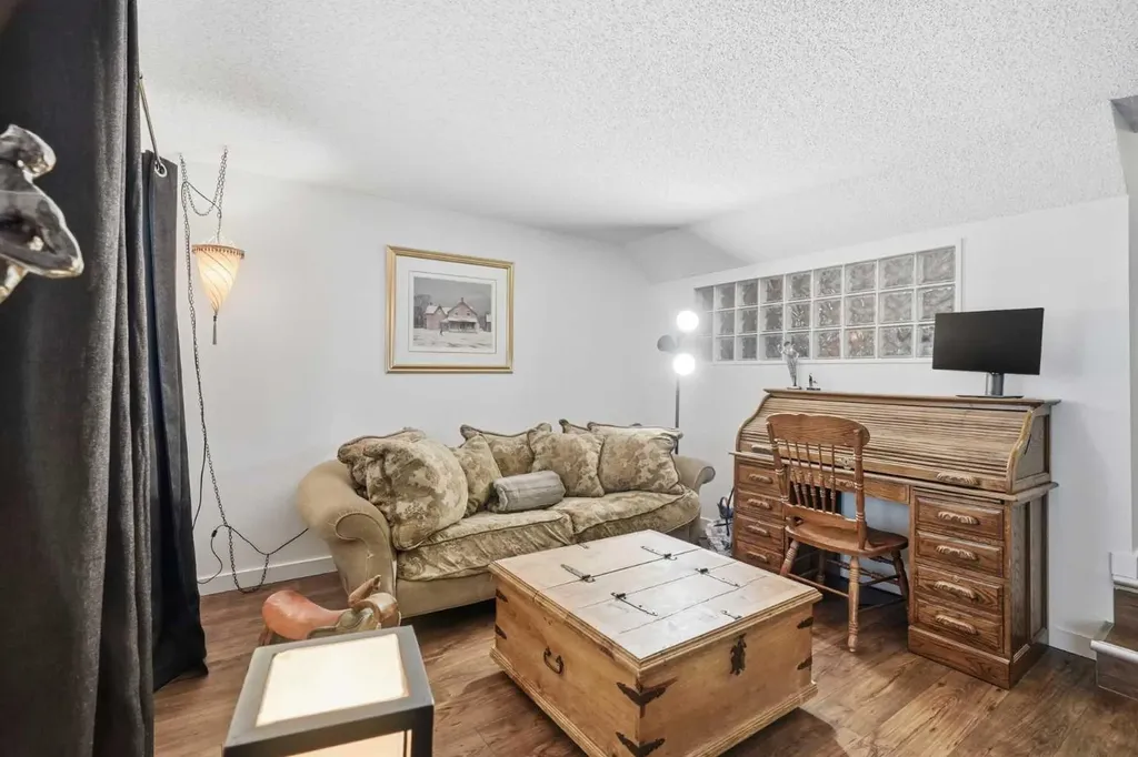 5810 Patina Drive SW Calgary AB T3H 2Y6