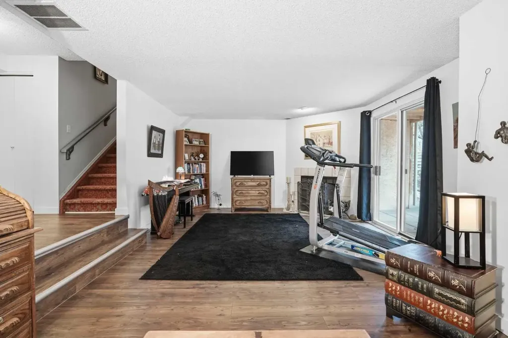 5810 Patina Drive SW Calgary AB T3H 2Y6
