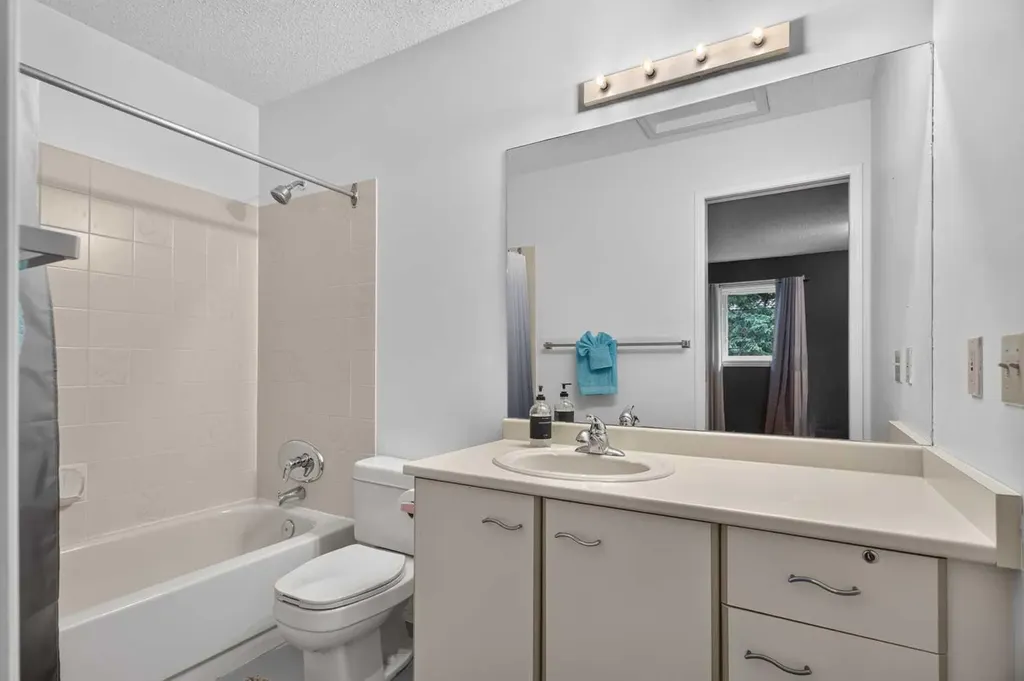 5810 Patina Drive SW Calgary AB T3H 2Y6