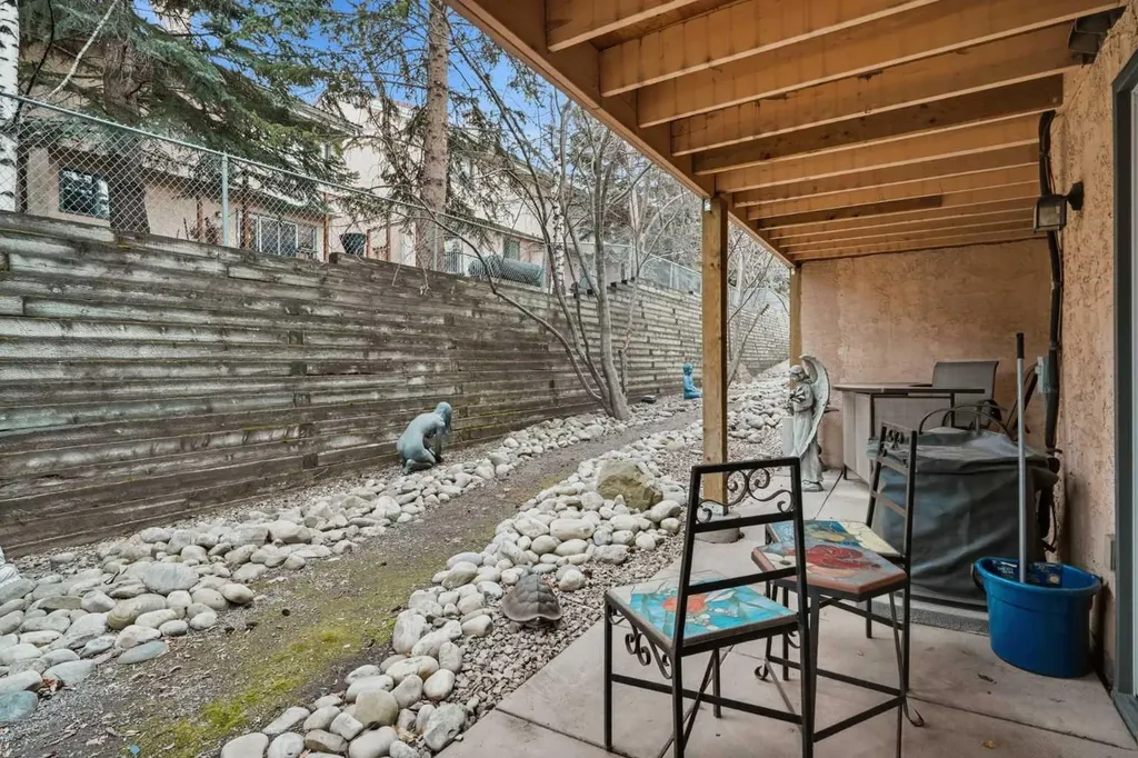 5810 Patina Drive SW Calgary AB T3H 2Y6