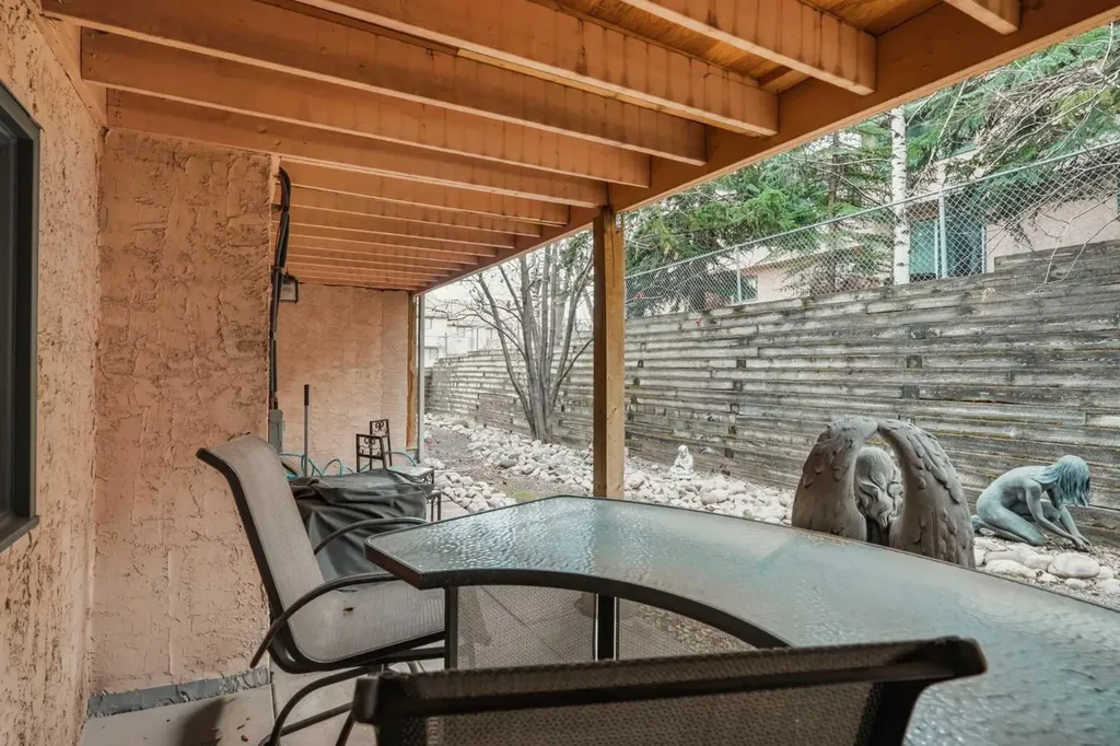 5810 Patina Drive SW Calgary AB T3H 2Y6