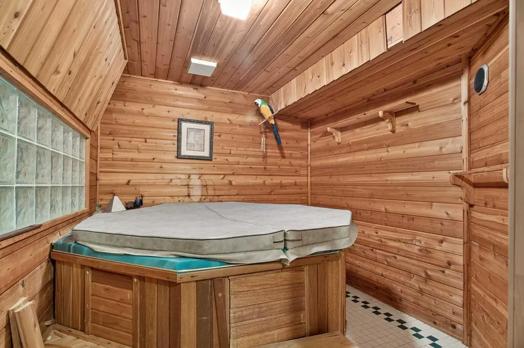 5810 Patina Drive SW Calgary AB T3H 2Y6