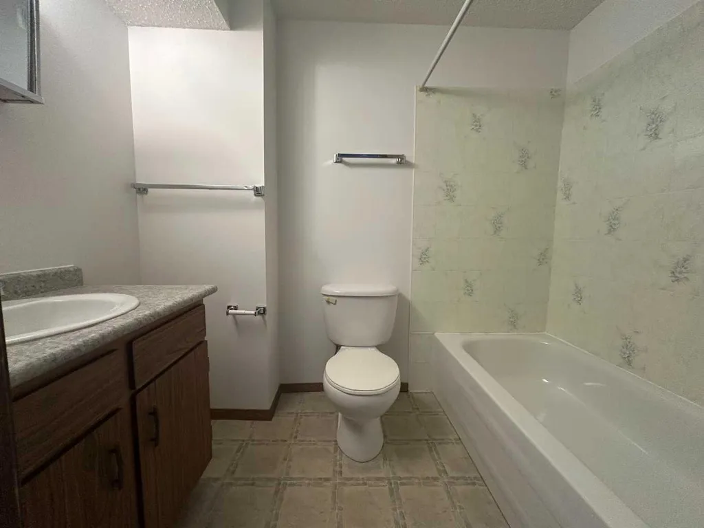 223 5 Street NW Medicine Hat AB T1A 7X9