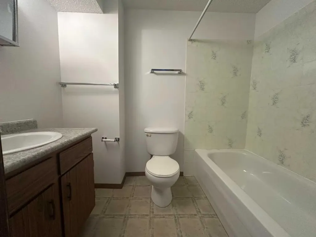 223 5 Street NW Medicine Hat AB T1A 7X9