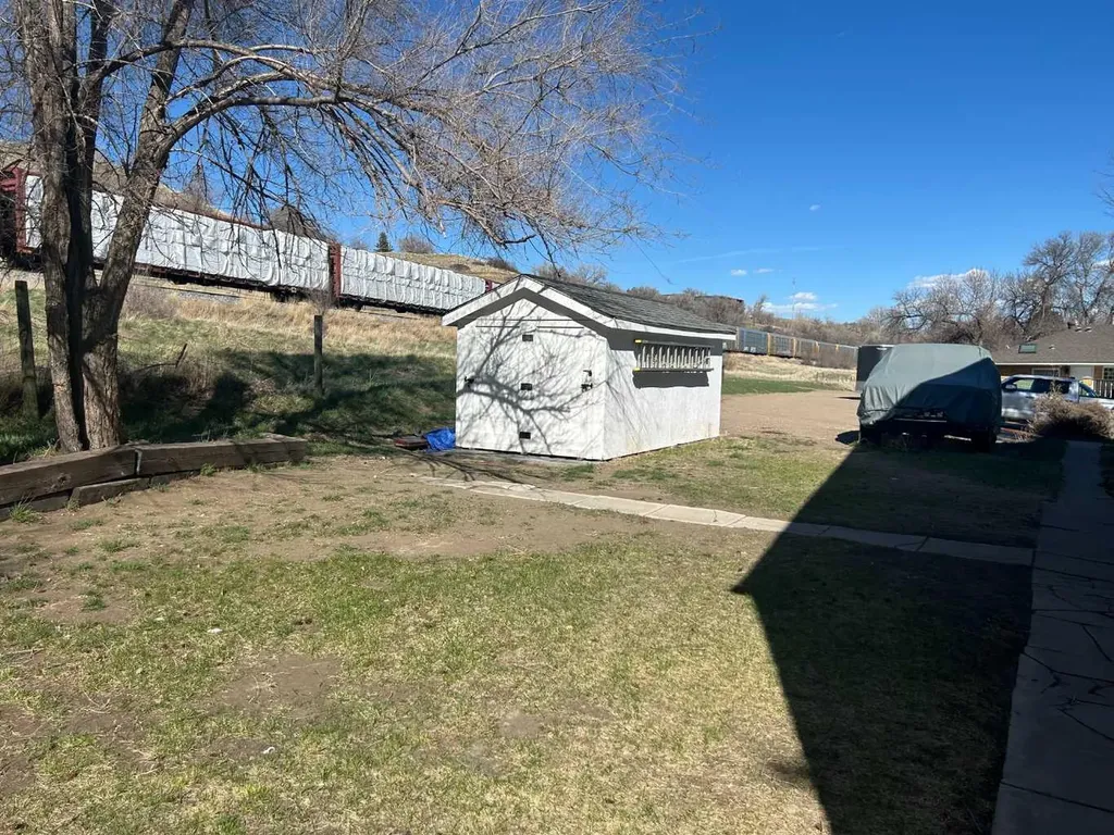 223 5 Street NW Medicine Hat AB T1A 7X9