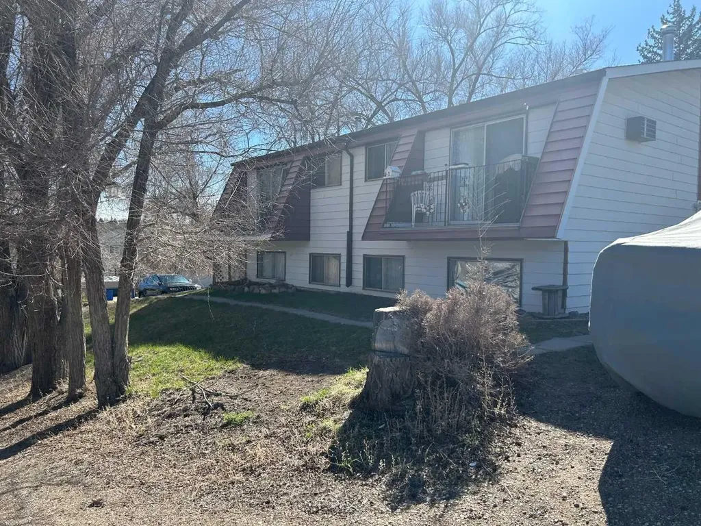 223 5 Street NW Medicine Hat AB T1A 7X9