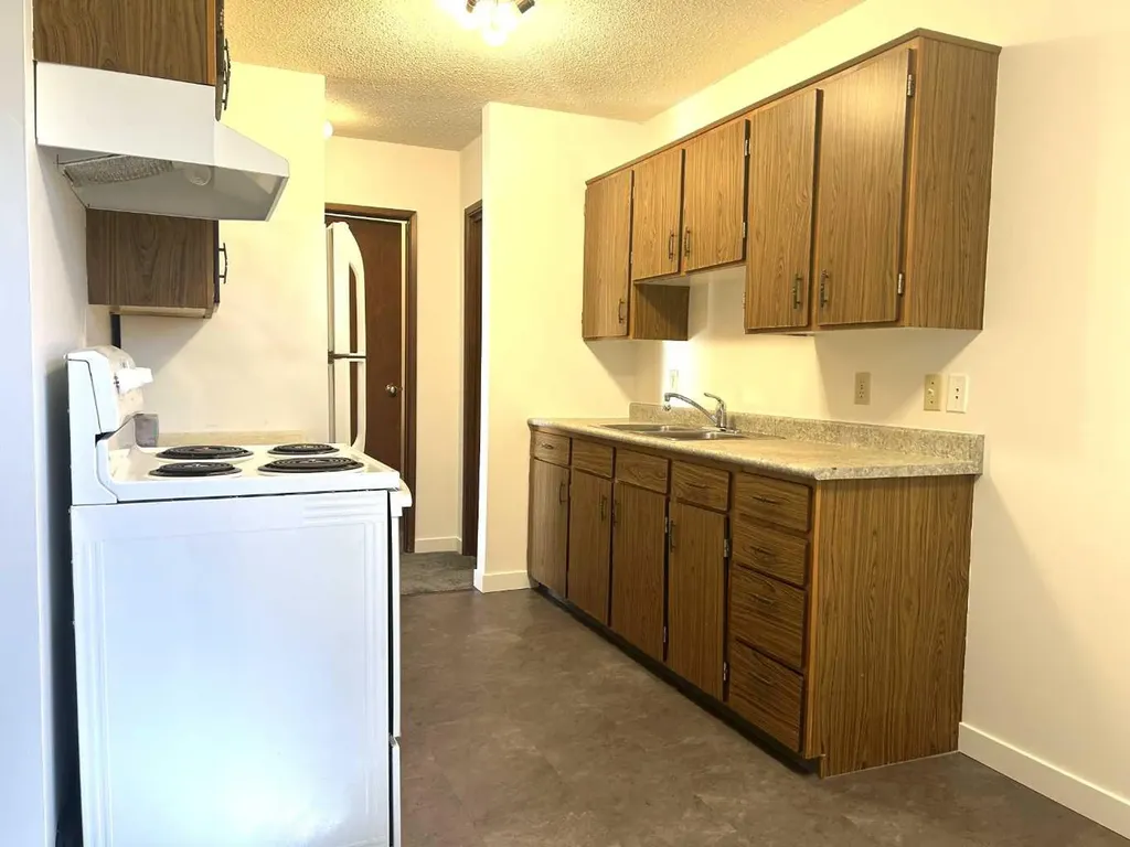 223 5 Street NW Medicine Hat AB T1A 7X9