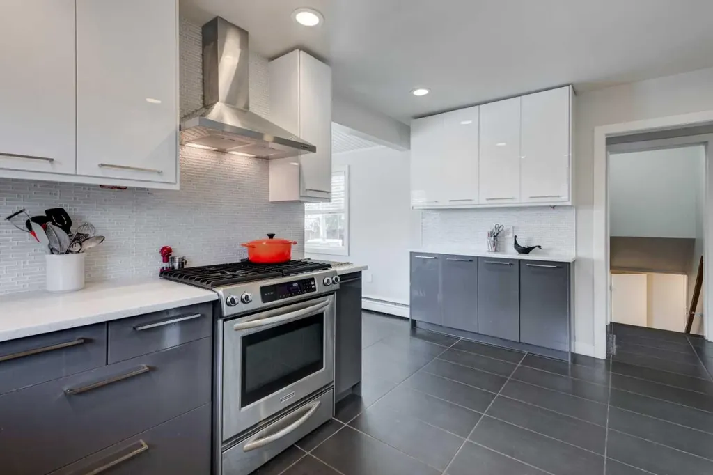 92 Chinook Drive SW Calgary AB T2V 2P9