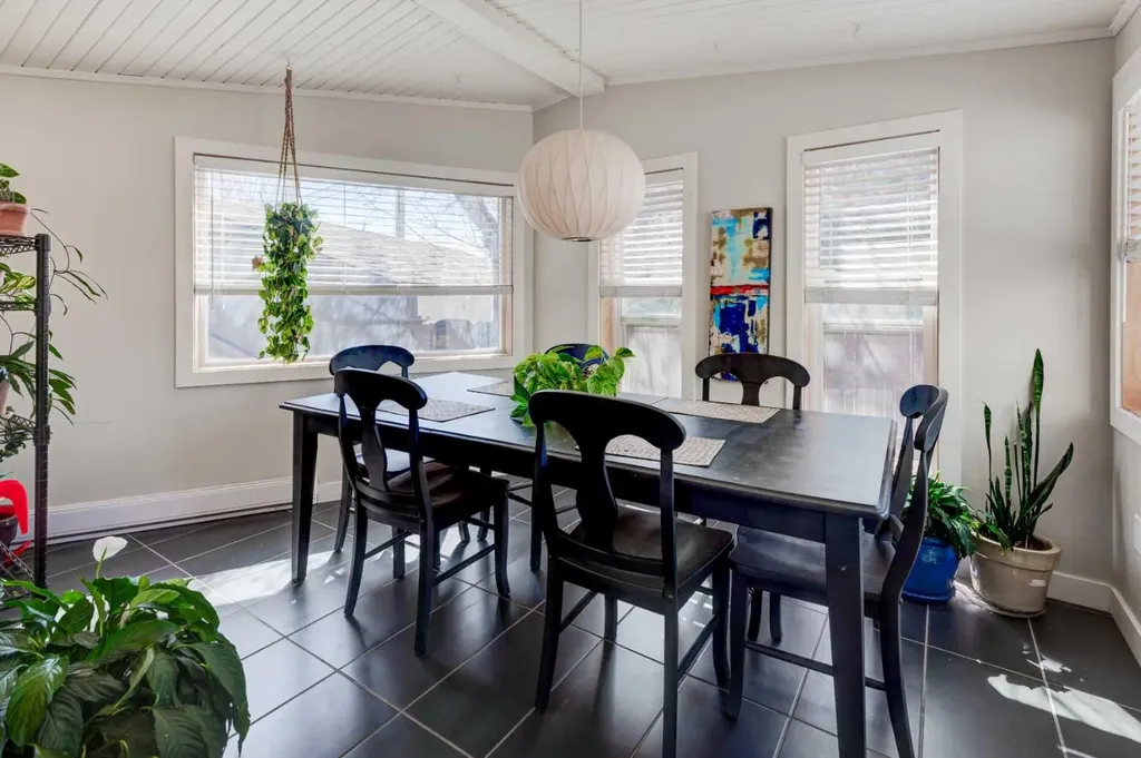 92 Chinook Drive SW Calgary AB T2V 2P9
