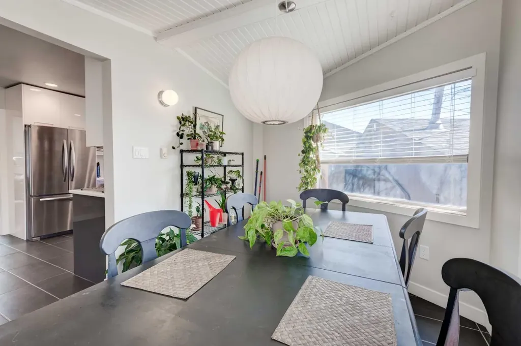 92 Chinook Drive SW Calgary AB T2V 2P9