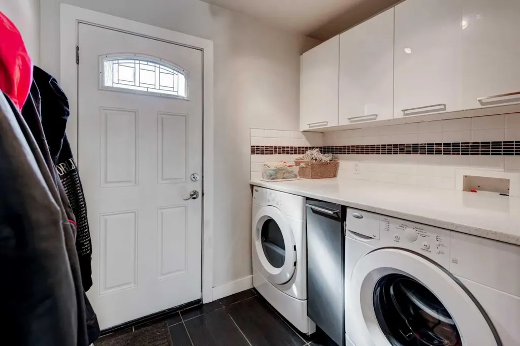 92 Chinook Drive SW Calgary AB T2V 2P9