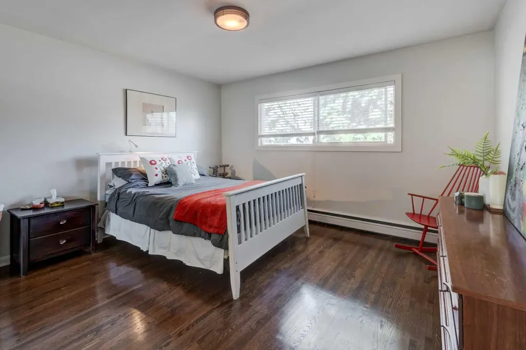 92 Chinook Drive SW Calgary AB T2V 2P9