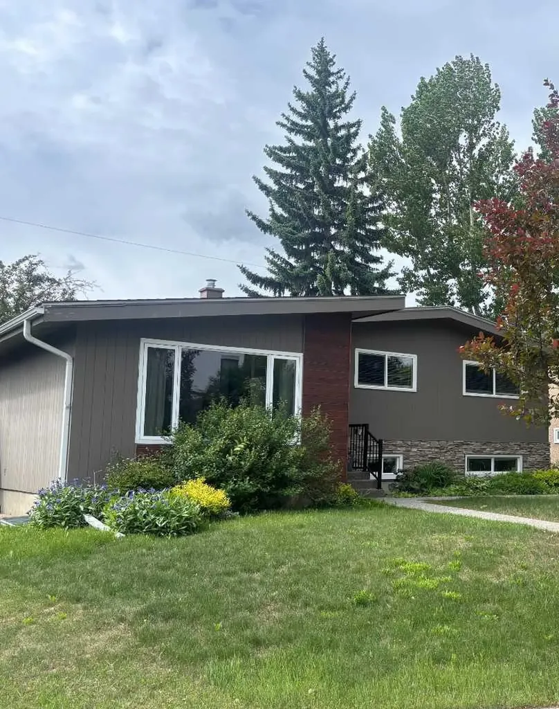 92 Chinook Drive SW Calgary AB T2V 2P9