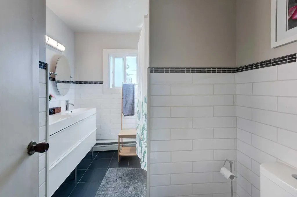 92 Chinook Drive SW Calgary AB T2V 2P9