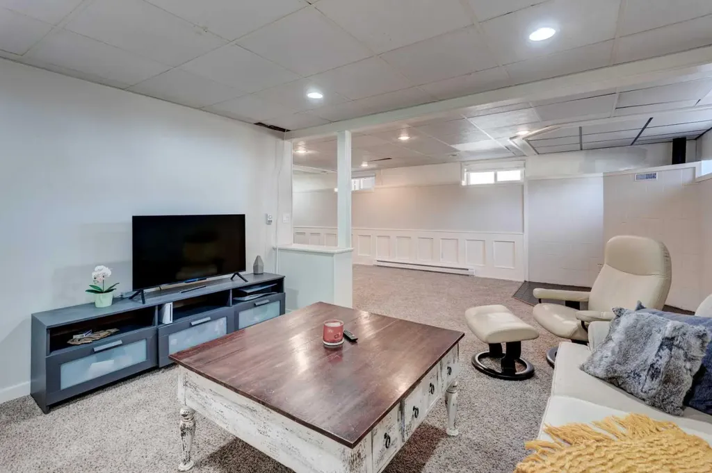 92 Chinook Drive SW Calgary AB T2V 2P9