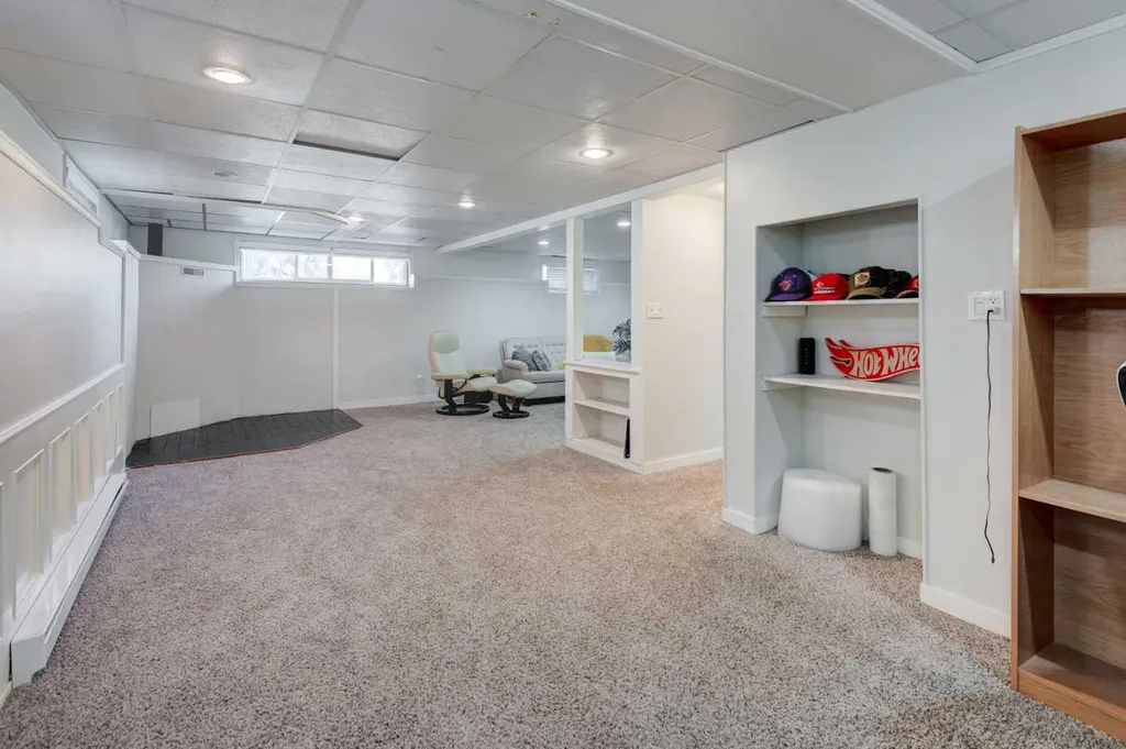 92 Chinook Drive SW Calgary AB T2V 2P9