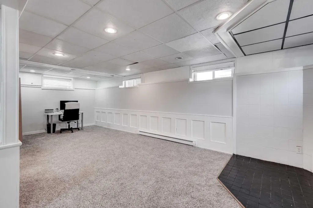 92 Chinook Drive SW Calgary AB T2V 2P9