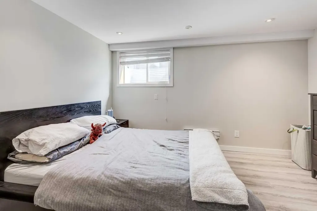 92 Chinook Drive SW Calgary AB T2V 2P9