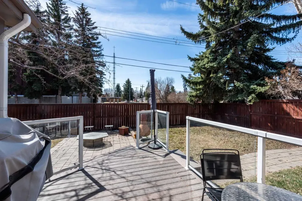 92 Chinook Drive SW Calgary AB T2V 2P9