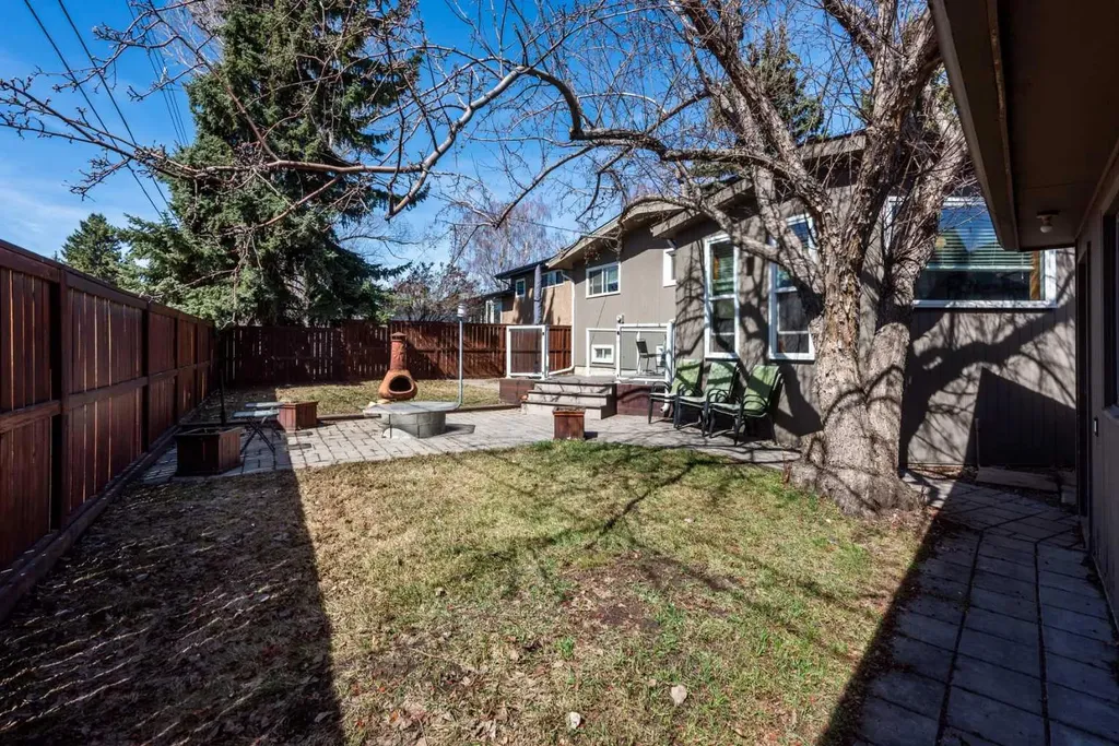 92 Chinook Drive SW Calgary AB T2V 2P9