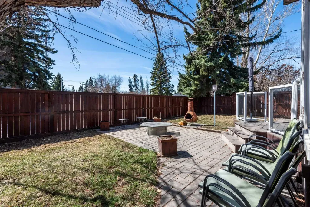 92 Chinook Drive SW Calgary AB T2V 2P9
