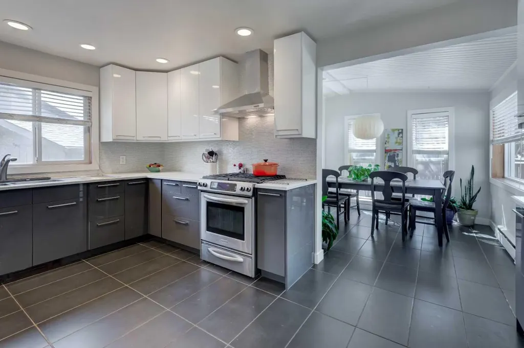 92 Chinook Drive SW Calgary AB T2V 2P9