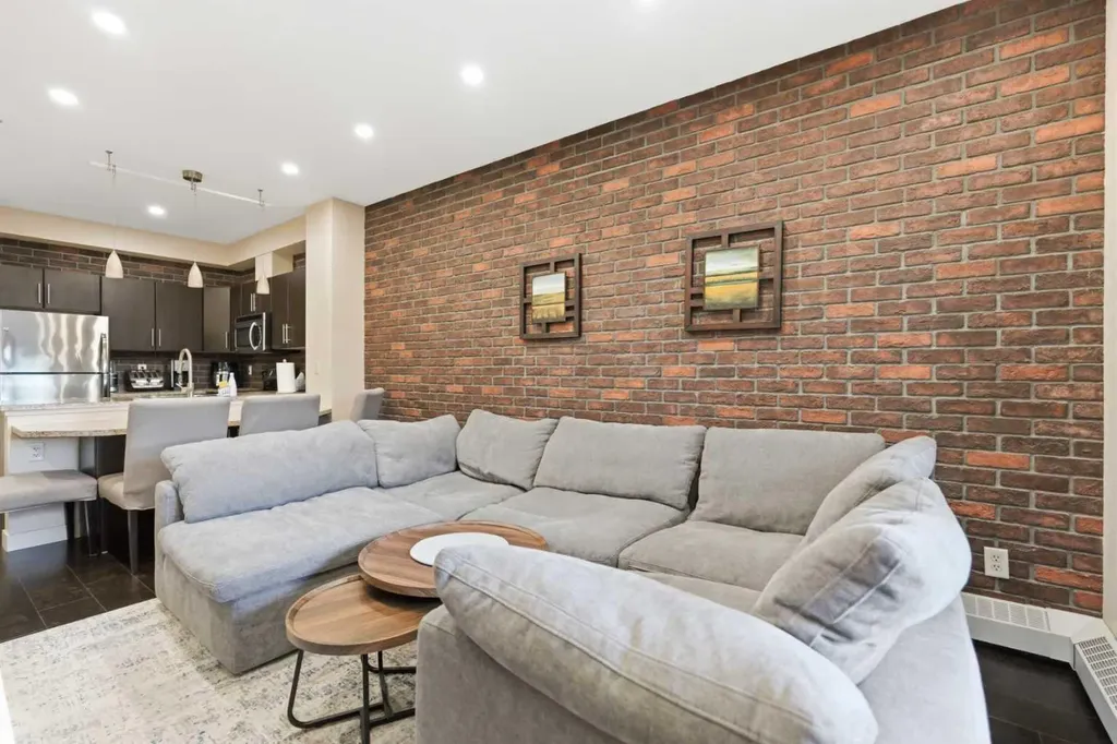 2727 28 Avenue SE Calgary AB T2B 0L4