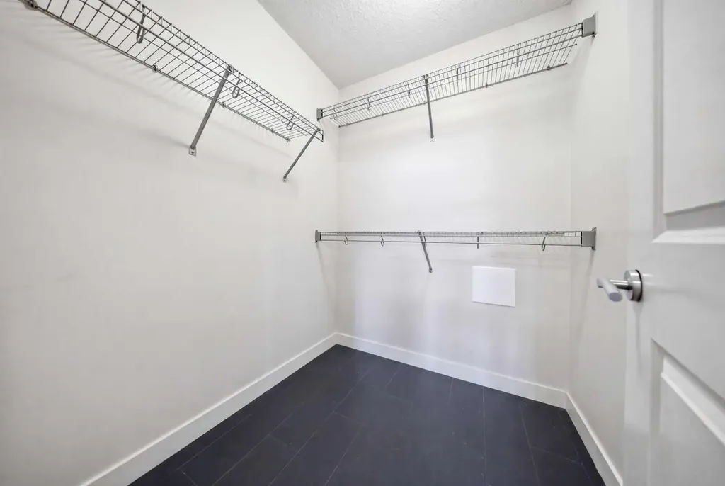 2727 28 Avenue SE Calgary AB T2B 0L4
