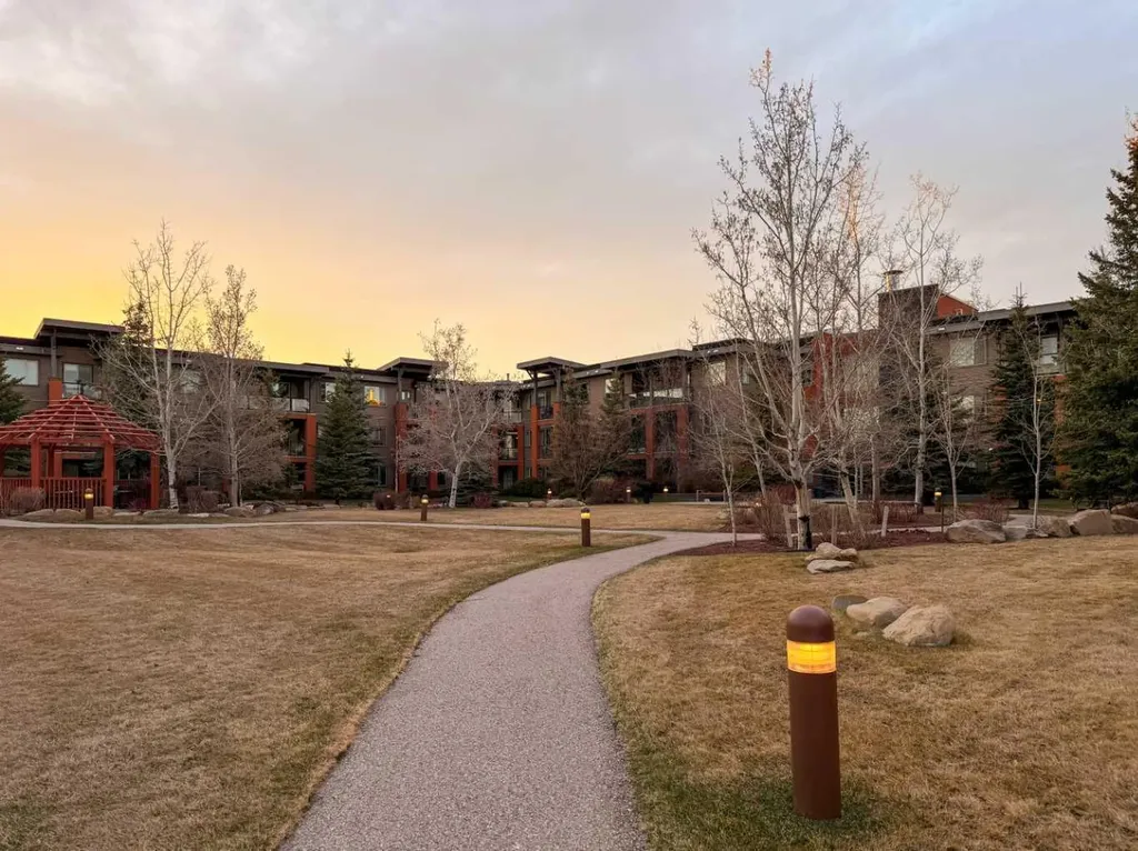 2727 28 Avenue SE Calgary AB T2B 0L4