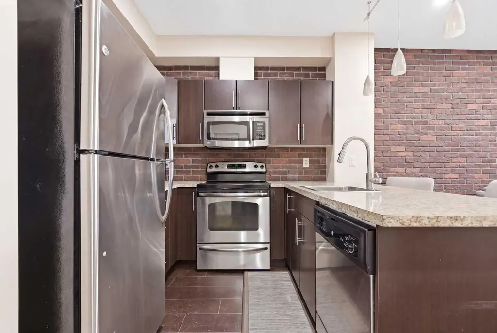 2727 28 Avenue SE Calgary AB T2B 0L4