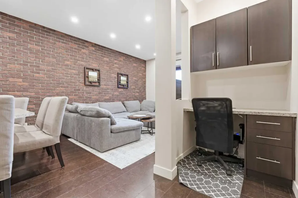 2727 28 Avenue SE Calgary AB T2B 0L4