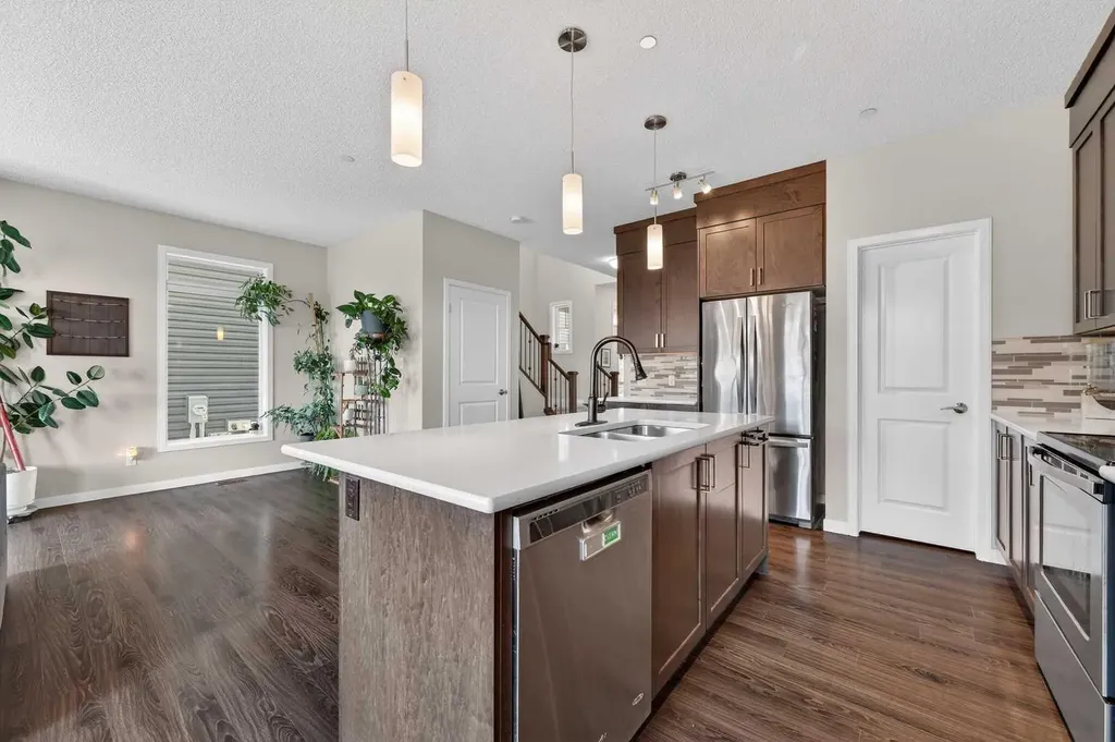15 Fireside Crescent Cochrane AB T4C 2L4