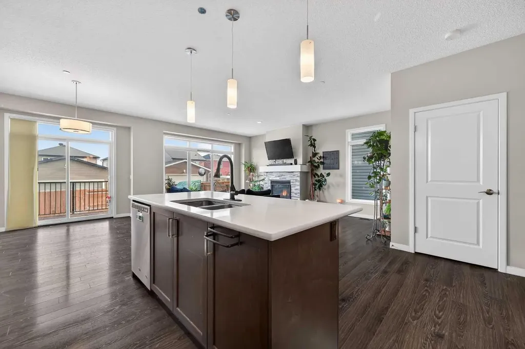 15 Fireside Crescent Cochrane AB T4C 2L4