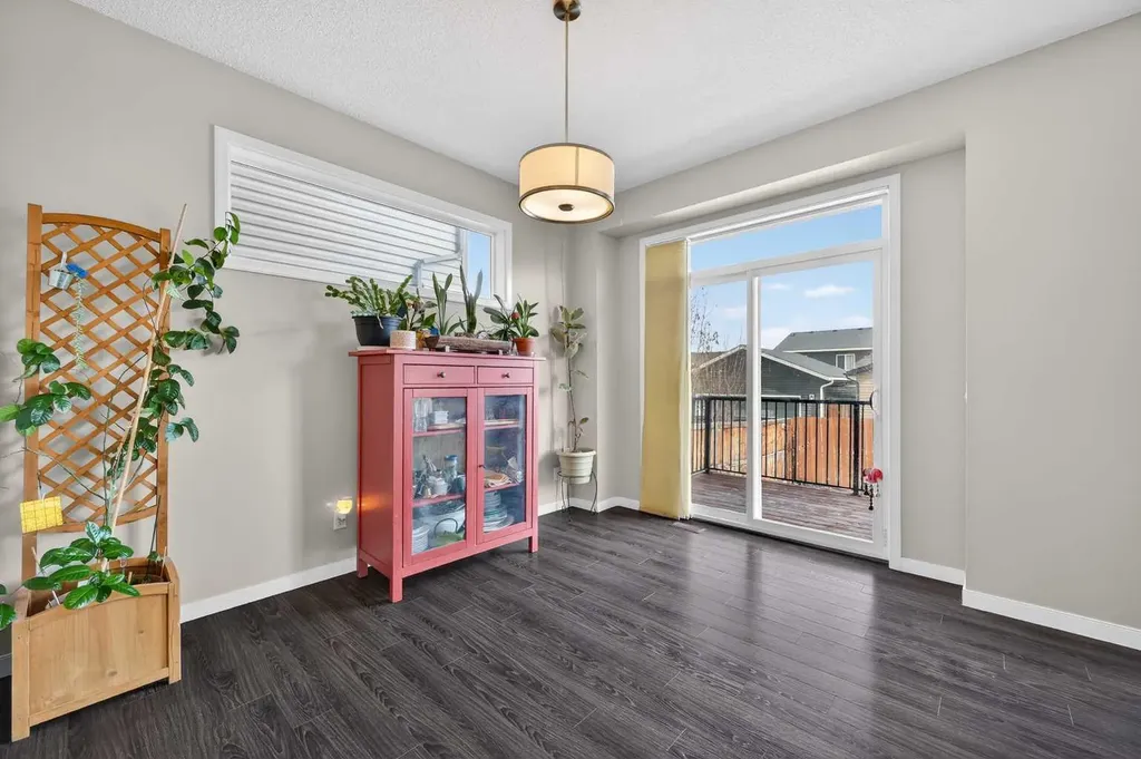 15 Fireside Crescent Cochrane AB T4C 2L4