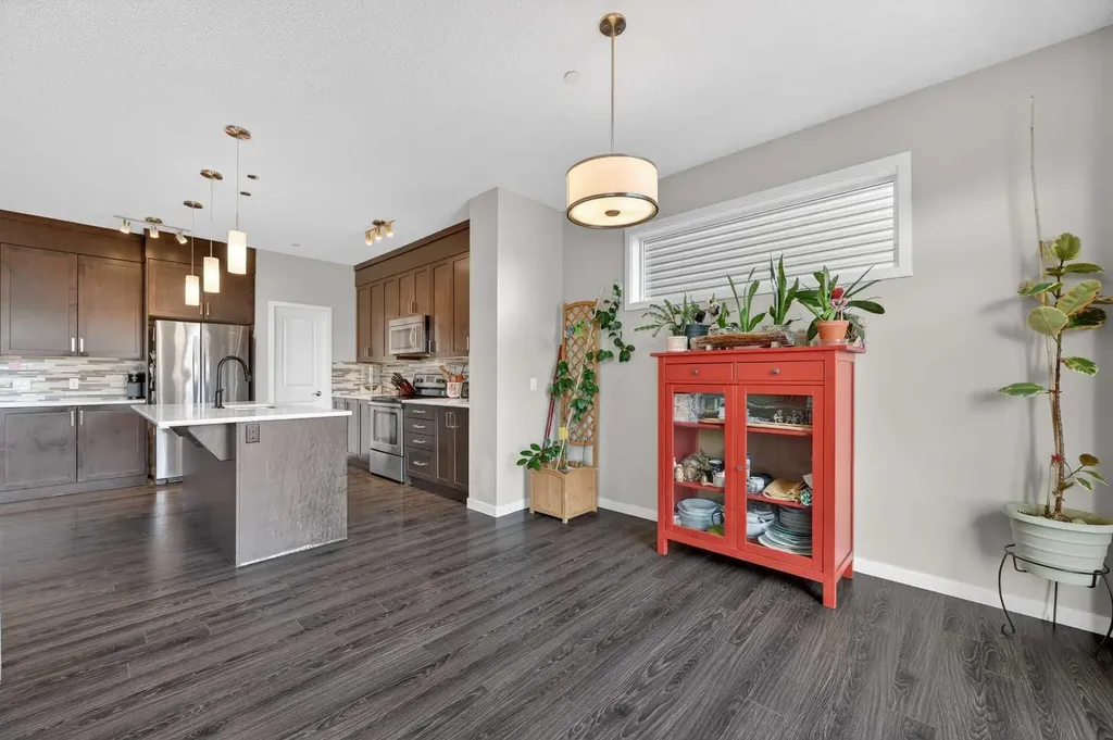 15 Fireside Crescent Cochrane AB T4C 2L4