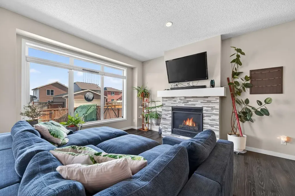 15 Fireside Crescent Cochrane AB T4C 2L4