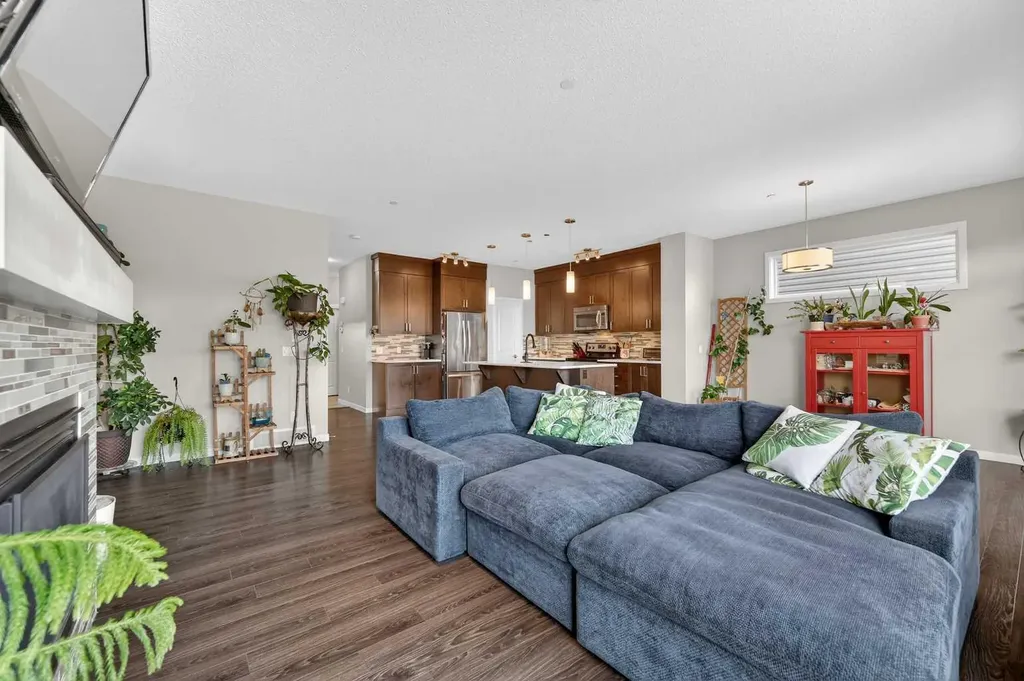 15 Fireside Crescent Cochrane AB T4C 2L4