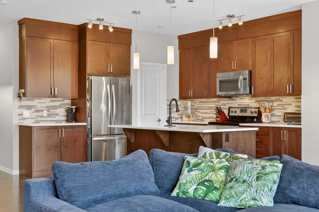15 Fireside Crescent Cochrane AB T4C 2L4