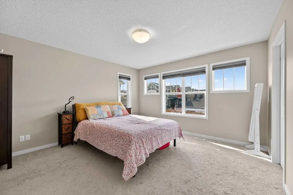 15 Fireside Crescent Cochrane AB T4C 2L4