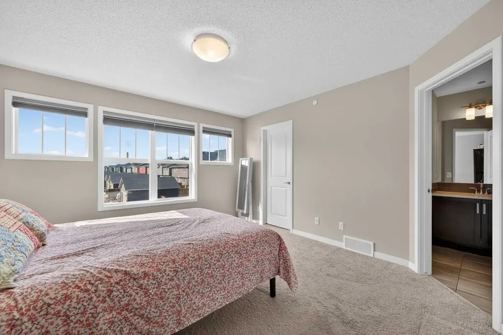15 Fireside Crescent Cochrane AB T4C 2L4