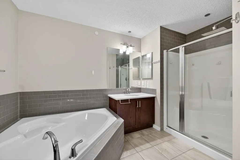 15 Fireside Crescent Cochrane AB T4C 2L4