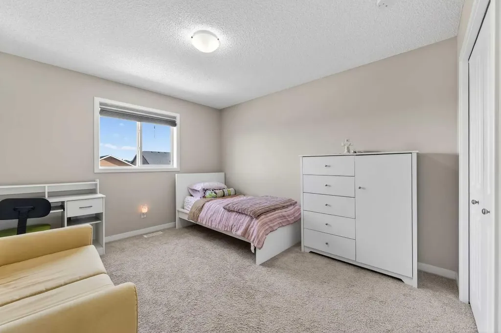 15 Fireside Crescent Cochrane AB T4C 2L4