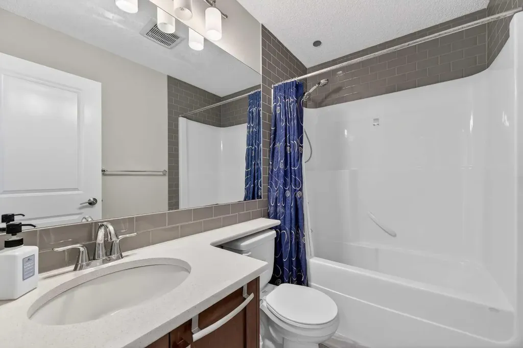 15 Fireside Crescent Cochrane AB T4C 2L4