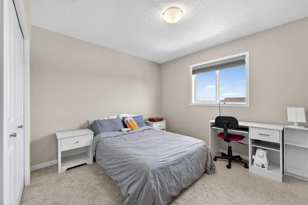 15 Fireside Crescent Cochrane AB T4C 2L4