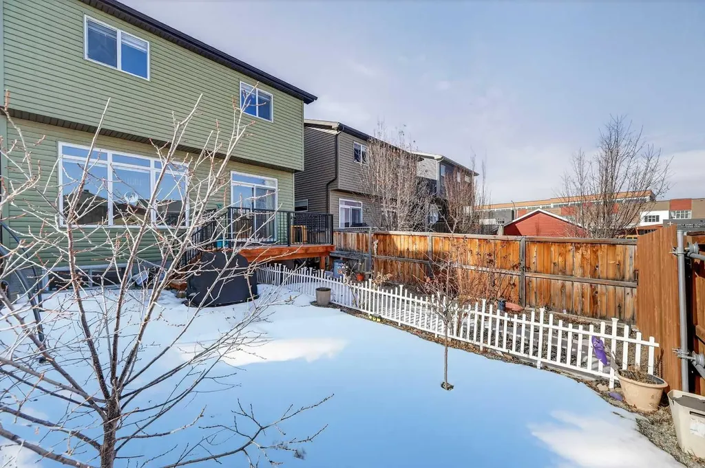 15 Fireside Crescent Cochrane AB T4C 2L4