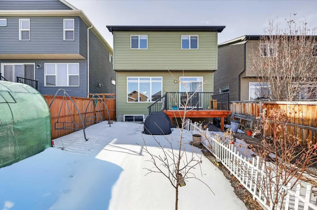 15 Fireside Crescent Cochrane AB T4C 2L4