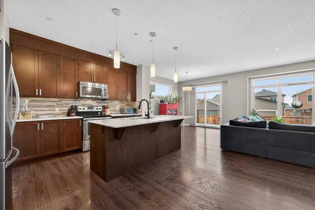 15 Fireside Crescent Cochrane AB T4C 2L4